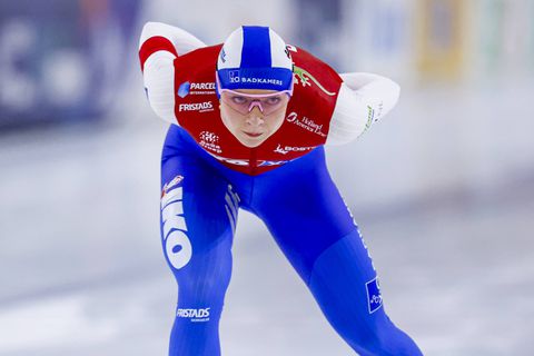 Topschaatsster Joy Beune traint in opvallend gezelschap voor veelbesproken ploegenachtervolging
