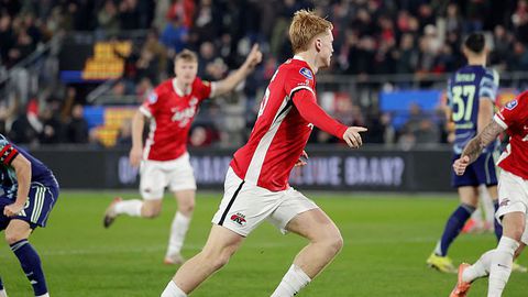 Live KNVB Beker | Ajax vernederd door AZ, drama compleet na rode kaart en hattrick Troy Parrott