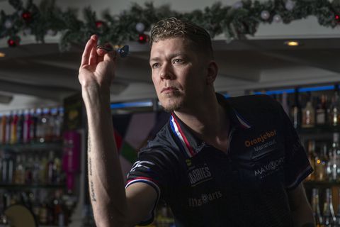 Zorgen om dartsregel die 'matchfixing in de hand werkt': 'Je moet spelers niet in die positie brengen'