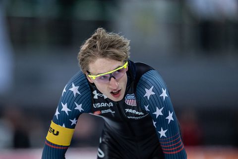 Twijfels over schaatsfenomeen Jordan Stolz richting Winterspelen: 'Je krijgt dat Suzanne Schulting-gevoel'