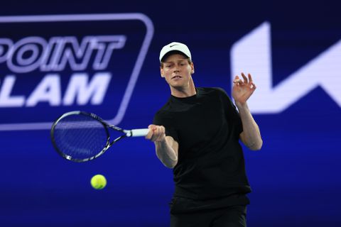 Toptennisser Jannik Sinner gaat af als een gieter tegen amateur op Australian Open: 'Ik had het al voorspeld'