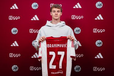Ajax heeft zoon van legende (19) binnen en hoopt op een mooie toekomst: 'Wil mijn eigen verhaal schrijven'