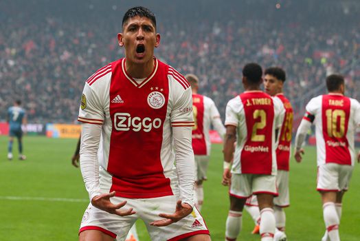 Ajax zwaait tegen NEC naar West Ham vertrokken Edson Álvarez uit