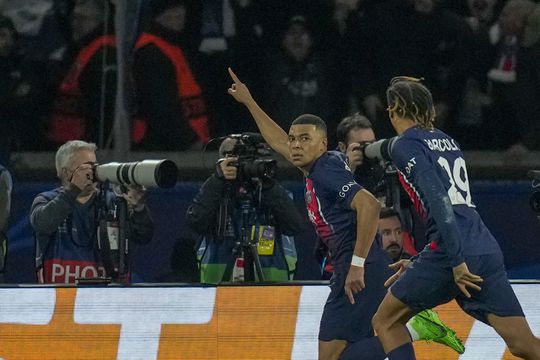 PSG worstelt een helft met Real Sociedad, maar zet wel reuzenstap richting kwartfinale Champions League