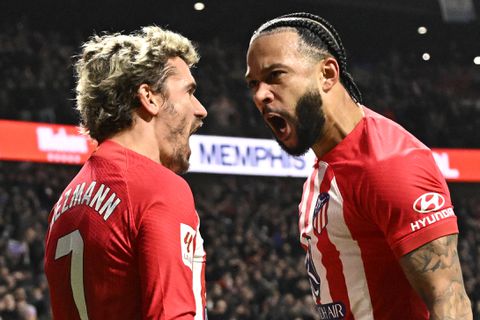 Memphis Depay geeft Antoine Griezmann peperduur cadeau voor breken clubrecord Atlético Madrid