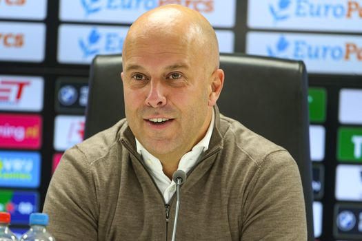 Arne Slot over Feyenoord - AS Roma: 'We kunnen gewoon een fitte selectie opstellen'