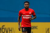 Quincy Promes scoort op dag van zijn celstrafuitspraak twee keer in oefenwedstrijd