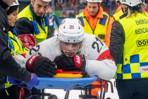 Nachtmerrie op Olympische Spelen: Zwitserse olympiër (29) afgevoerd op stretcher tijdens wedstrijd
