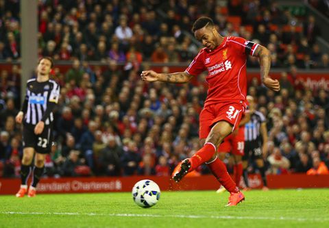 Raheem Sterling geniet van het Feyenoord-shirt, de fans en trekt vergelijking met Liverpool: 'Het gevoel van Anfield'