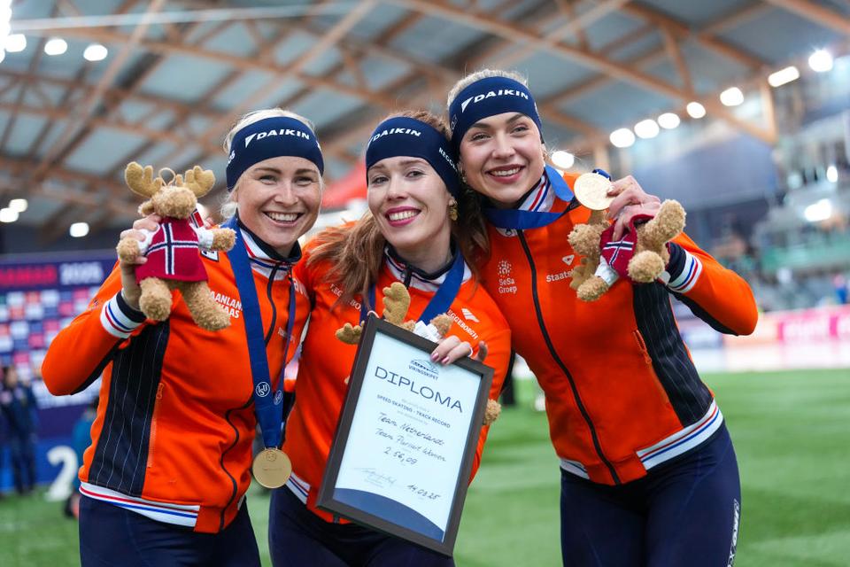 Gouden schaatssters starten op ploegenachtervolging: bondscoach Rintje ...