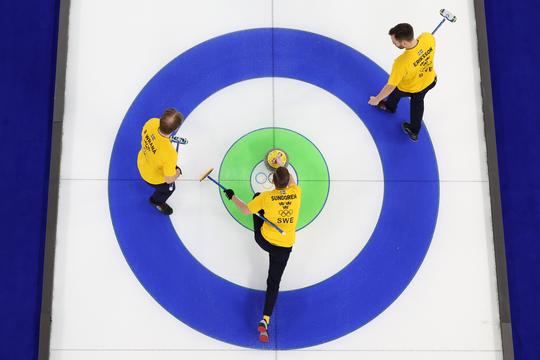 Betere beelden duiken op van schreeuwende ruzie tijdens curlingwedstrijd op Olympische Spelen: 'Je moet echt oprotten nu'