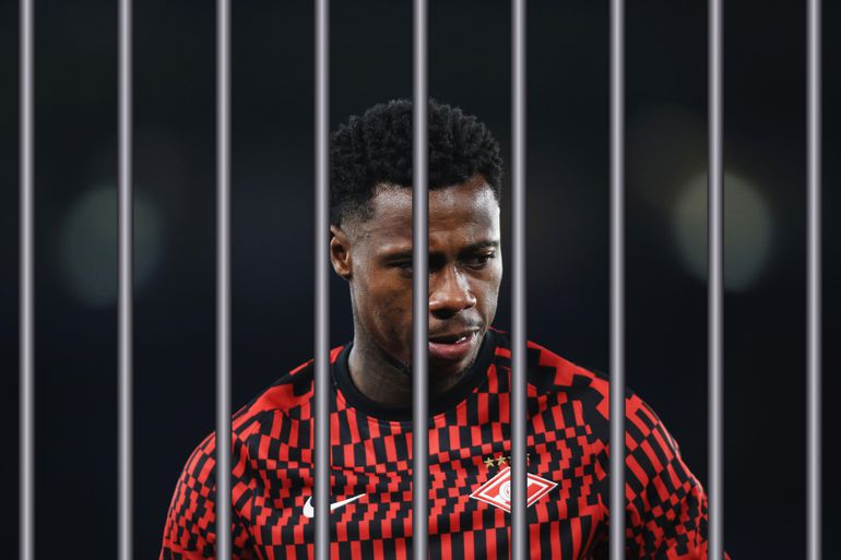 'Cel Quincy Promes ziet er niet heel comfortabel uit': Russische media pakken uit met schandaal