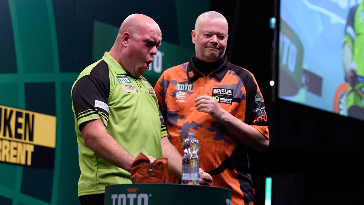 Raymond van Barneveld reageert op incident Michael van Gerwen: 'Dat valt dan verkeerd'