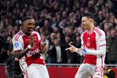 Steven Bergwijn en Steven Berghuis tegen PSV. © Getty Images