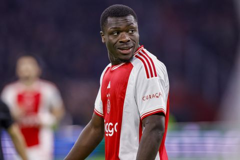 Rafael van der Vaart ziet kansen voor Ajax en hoopt op Brian Brobbey: 'In potentie een wereldspits'