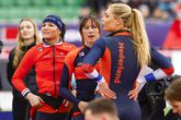 Jutta Leerdam (r) kroonde zich samen met Angel Daleman (l) en Suzanne Schulting (m) tot wereldkampioen bij de teamsprint. © Pro Shots