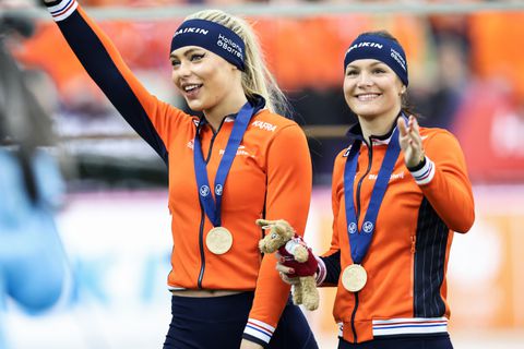 Genietende Jutta Leerdam onder de indruk van verraste schaatssensatie Angel Daleman: 'Haar kennende niet'