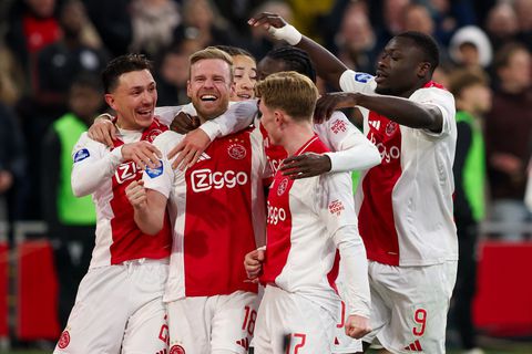 Dit is waarom Ajax tegen AZ in een speciaal tenue speelt