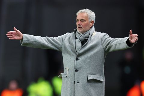 José Mourinho richt pijlen op 'some guy from Holland' na Europese uitschakeling Fenerbahçe