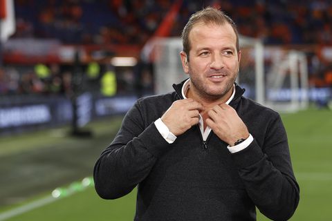 Voetbalicoon Rafael van der Vaart krijgt ervan langs op congres: 'Daar word ik echt kwaad om'