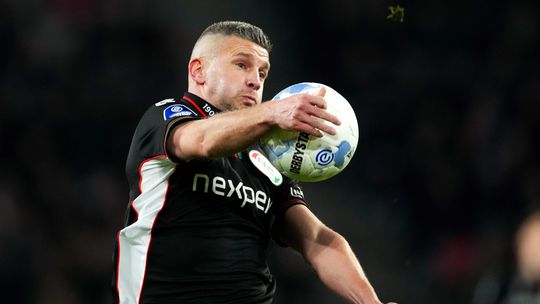 Scheidsrechter Joey Kooij ziet duidelijke handsbal over het hoofd bij PSV - NEC: 'Ik heb hem oprecht niet gevoeld'