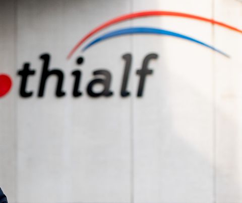 Groot Nederlands schaatstalent rijdt concurrentie overhoop bij belangrijke jeugdwedstrijd