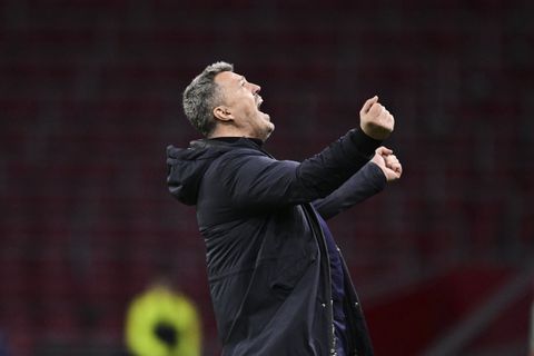 Ajax vernedert Sparta met klinkende zege: trainer Oscar Garcia kent glansrijk debuut