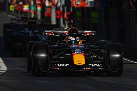 Max Verstappen kwalificeert in China ver achter de top, George Russell met schrik vrij
