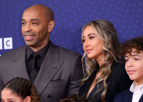 Thierry Henry werkt zich in het zweet met geliefde vrouw (40) en krijgt complimenten van topvoetballers