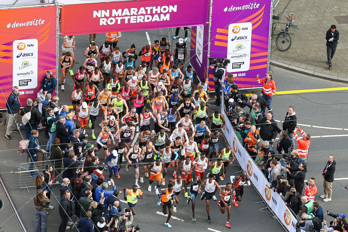 Deelnemer moet na vijftig meter opgeven met blessure bij Rotterdam Marathon: 'Zat net lekker in m'n tempo'