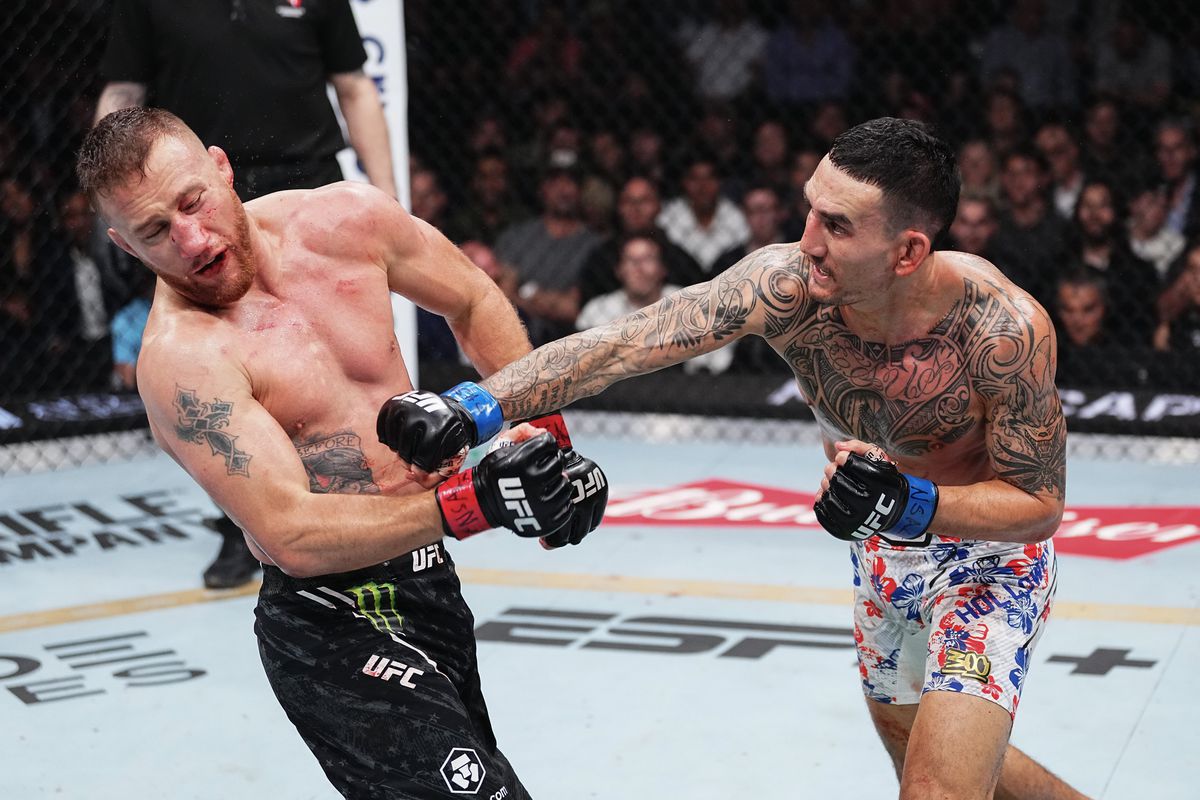 Max Holloway kroont zich bij UFC 300 tot ‘Baddest Motherf*cker’ met waanzinnige knock-out