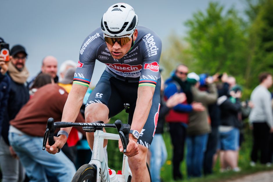 Woede na 'aanslag' op Mathieu van der Poel door 'eencellige': 'Ik kan er niet bij met mijn hoofd'