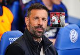 Betraande zoon van voormalig PSV-trainer tekent eerste profcontract bij de club: 'Trots op jou'
