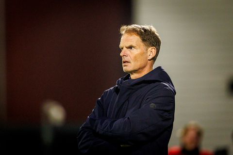 Oud-topvoetballer Frank de Boer staat stil bij bijzonder moment: 'Wat gaat de tijd toch snel'