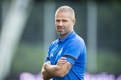 Oud-profvoetballer hekelt huidige mentaliteit binnen voetballerij: 'Ik heb eens frikandellen en kroketten neergelegd'