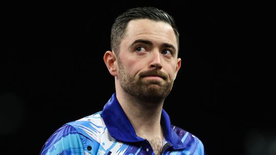 Nederlandse amateurdarter (39) verslaat wereldtopper Luke Humphries dankzij heerlijke comeback