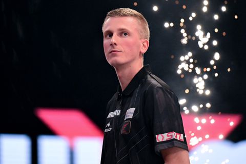 Topdarter Wessel Nijman maakt diepe indruk: Nederlander (25) maakt prachtige dag af in stijl