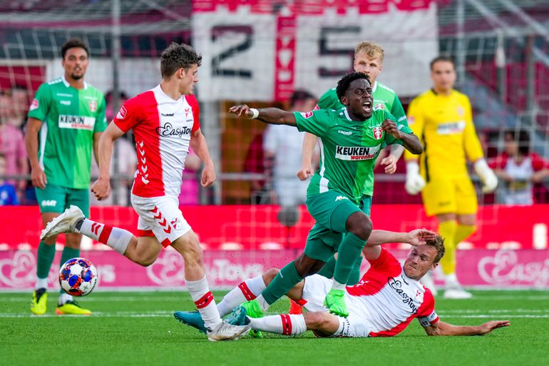 Dominerend FC Dordrecht doet zichzelf te kort in eerste play-offduel met FC Emmen