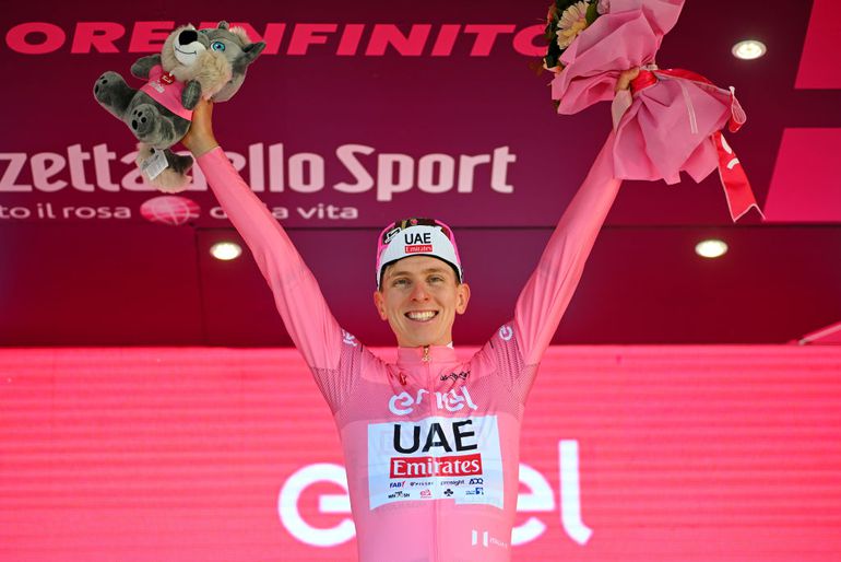 Giro-leider Tadej Pogacar blijft maar winnen: dit is de enorme prijzenkast van het wielerfenomeen