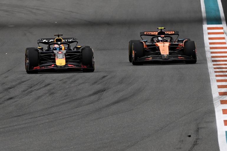 Team van Max Verstappen kijkt af bij McLaren om gat met Oscar Piastri en Lando Norris te verkleinen