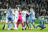 FC Groningen - Ajax eindigt in flinke knokpartij: emoties lopen hoog op bij gefrusteerde spelers