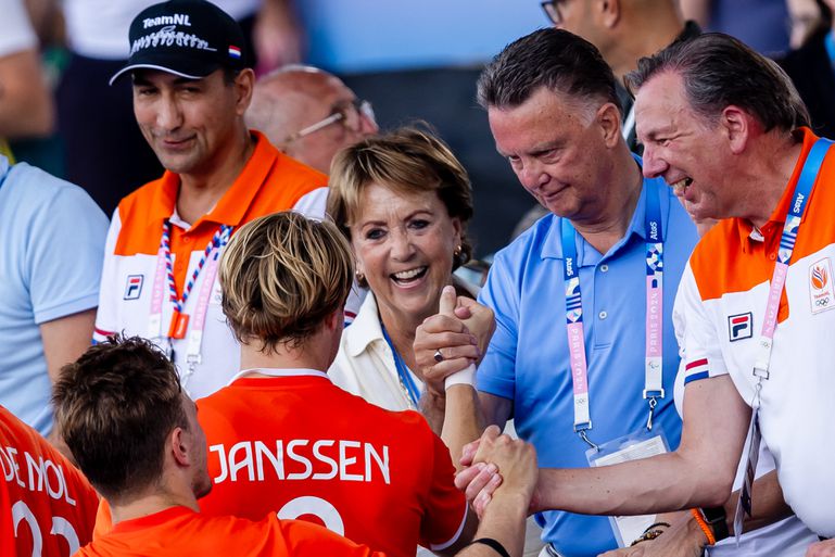 Louis van Gaal en zijn Truus genieten van bijzonder moment: 'Een geslaagde avond'