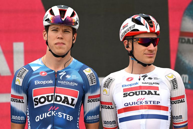 Opvallende trui in Giro d'Italia: Brit rijdt met Nederlandse vlag op z'n middenrif