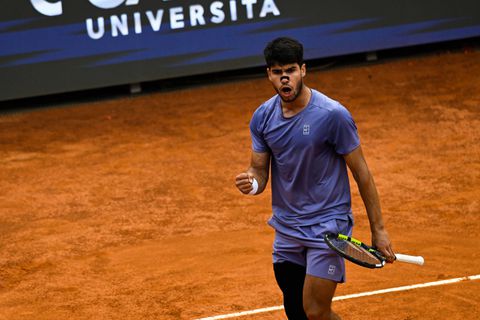 Toptennisser Carlos Alcaraz laat fans dromen van ultieme clash tegen veelbesproken rivaal in Rome