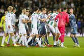 Ajax laat eerste plaats in krankzinnige slotfase door de vingers glippen: PSV nieuwe koploper Eredivisie