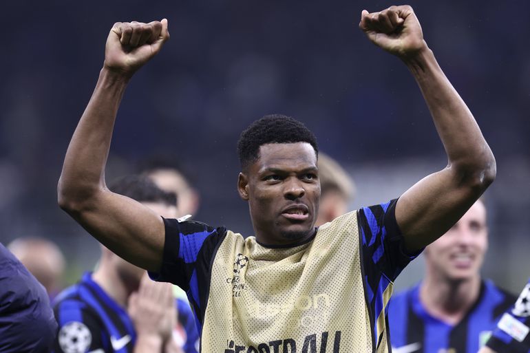 Denzel Dumfries zorgt in Rotterdam voor verbaasde fans: 'Geen woord verstaan van wat je zei'