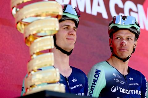 Giro-renner (35) stond doodsangsten uit tijdens bizarre rit: 'Vreselijke dag'