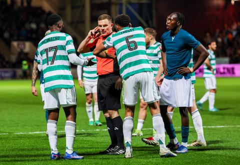 'Slechtste VAR-beslissing ooit': ongeloof over 'walgelijke' penalty Celtic