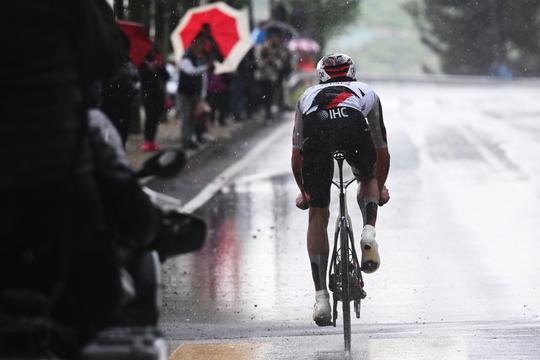 Fors verwijt voor Team UAE na chaos in Giro: ‘Ze hebben tien renners van andere ploegen uitgeschakeld’