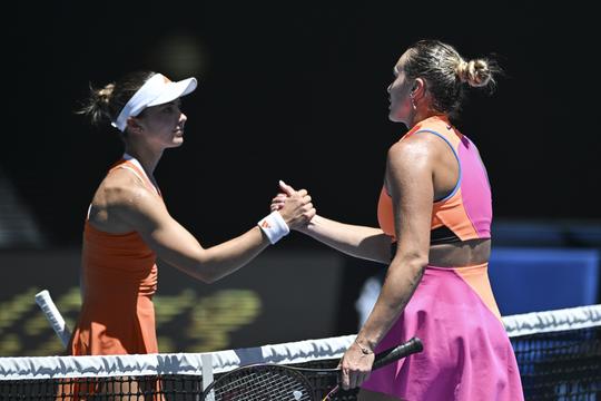 Toptennisster Aryna Sabalenka laat groot talent (18) flink blozen met opmerking over haar uiterlijk